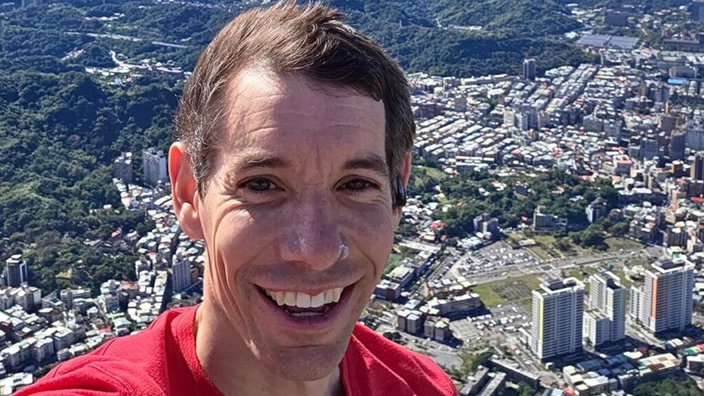 ABDli Tırmanıcı Taipei 101 Gökdeleninin Tepesine Ipsiz Çıktı