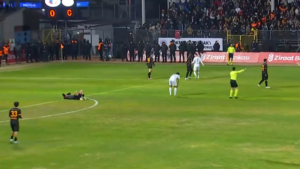 Galatasaray’da flaş sakatlık! Genç futbolcu oyuna devam edemedi