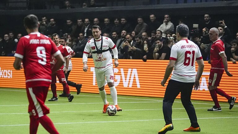 Mesut Özil: “Fenerbahçe’nin mutluluğu bizim mutluluğumuz”