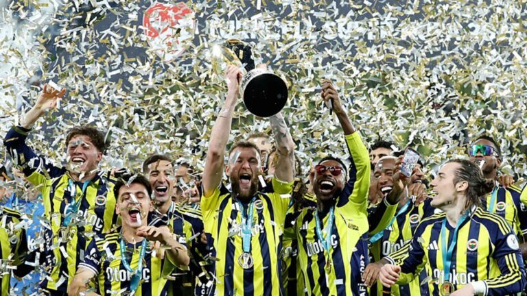 Şampiyon Fenerbahçe kupasına kavuştu! – Son Dakika Spor Haberleri