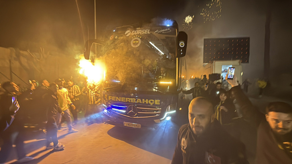 Antalyada Fenerbahçeye coşkulu karşılama