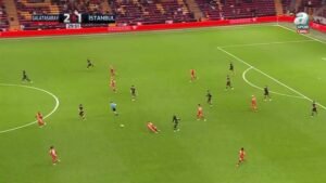 Eren Elmalının şutu direkten döndü!