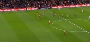 RAMS Parkta nefes kesen şut! Uğurcan Çakır kıl payı kurtardı