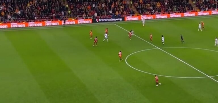 RAMS Parkta nefes kesen şut! Uğurcan Çakır kıl payı kurtardı