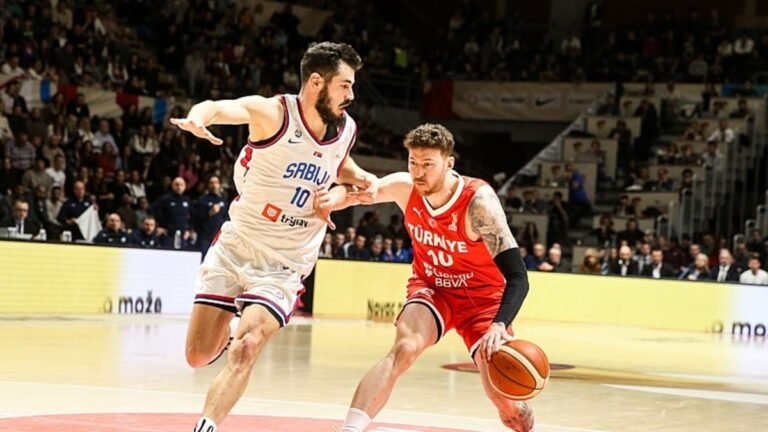 12 Dev Adamdan 3te 3! Belgradda Sırbistanı yendik