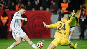 Whole Family Supports Beşiktaş