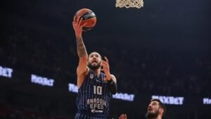 Anadolu Efes to play Tel Aviv match in Belgrade