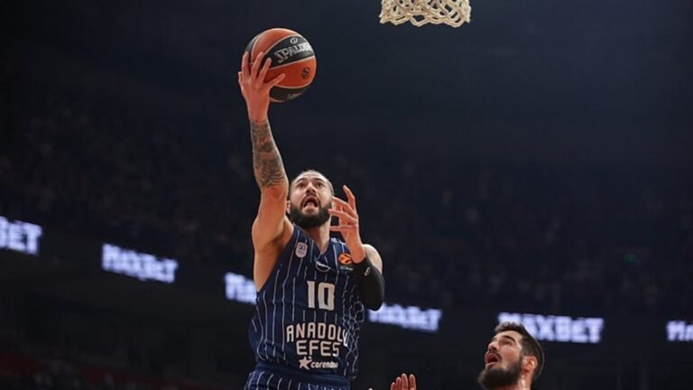 Anadolu Efes to play Tel Aviv match in Belgrade