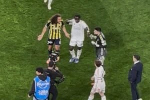 Derbide Guendouzi ile Ersin arasında gerginlik! İlk yarının bitimiyle…