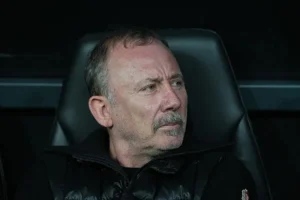 Fenerbahçenin 2 yıldızı Beşiktaşa! Toplam 3 transfer