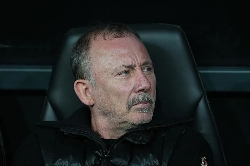 Fenerbahçenin 2 yıldızı Beşiktaşa! Toplam 3 transfer