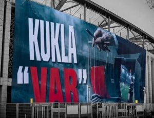 Tüpraş Stadyumunda Flaş Pankart: Kukla Var!