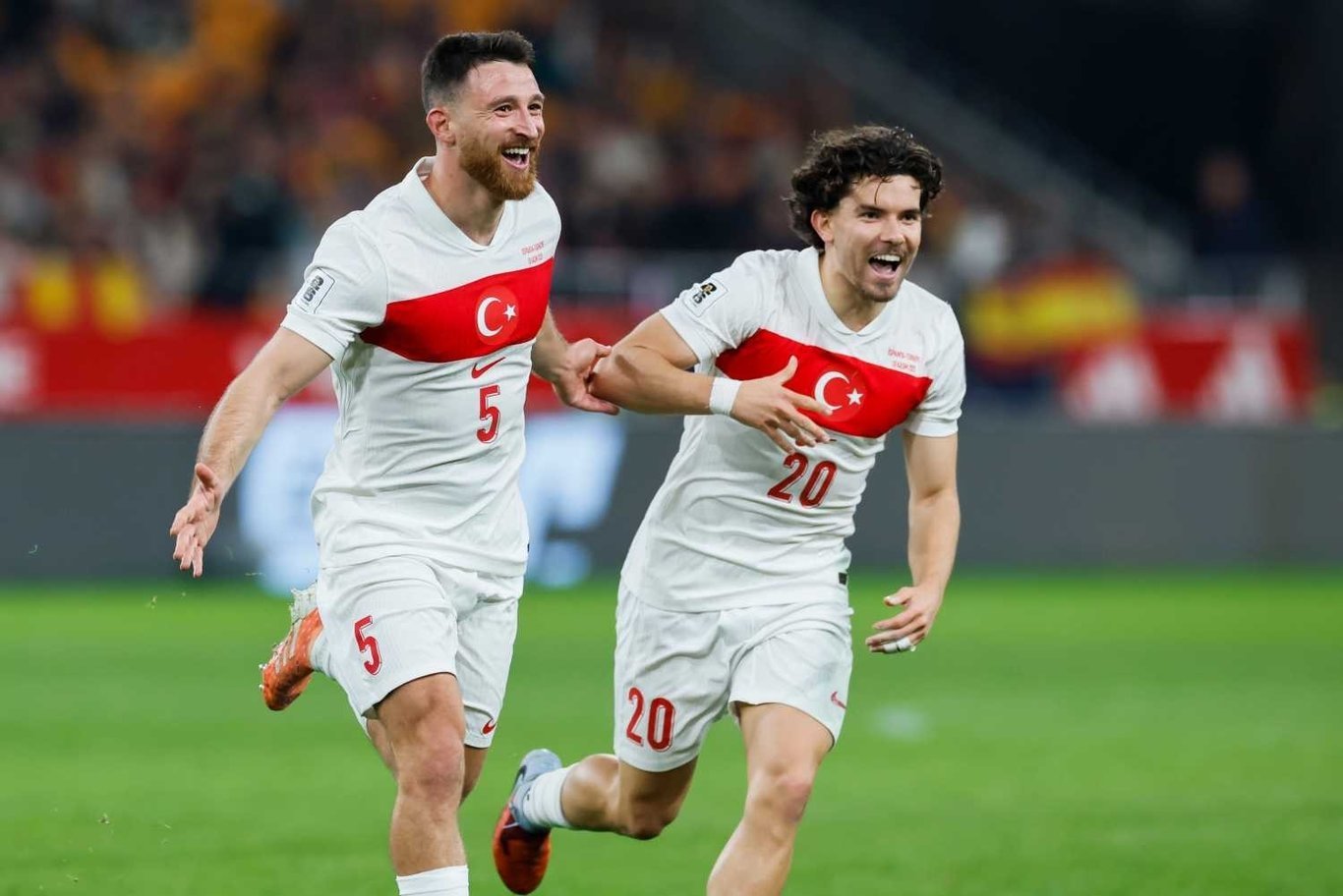 Beşiktaş yerli yıldızları transfer ediyor!
