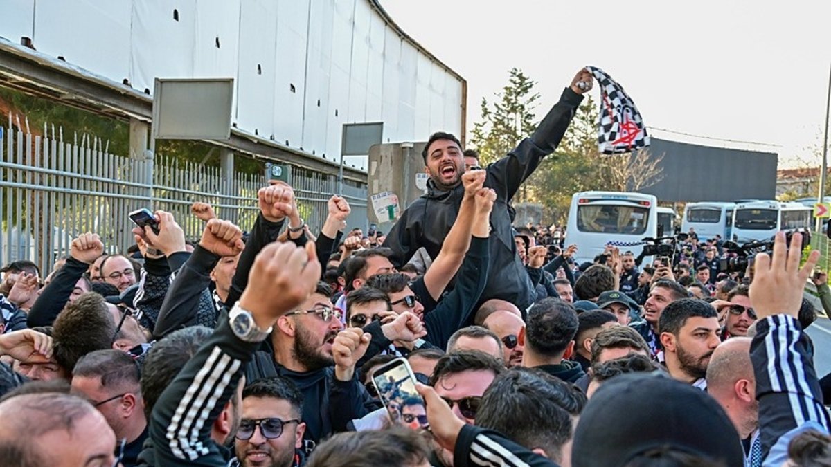 Beşiktaş taraftarı Kadıköyde!