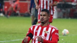 Beşiktaşta stoper transferi için Danilho Doekhi gündemde!