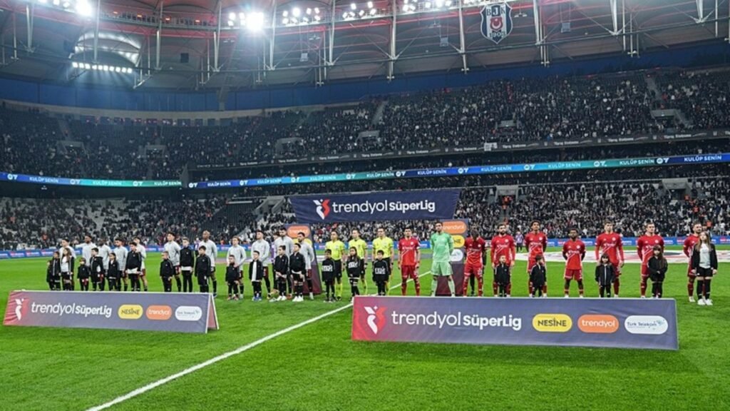 Tribündeki Boş Koltuklar