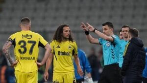 Fenerbahçenin iki oyuncusu Ziraat Türkiye Kupasında yenilgi sonrası tartışmaya başladı!