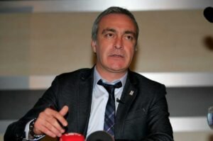 Önder Özen: Kariyeri, Takımları, Memleketi ve Yaşı