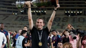 Beşiktaştan Filipe Luis çıkarması! 2 isim Portekize gitti