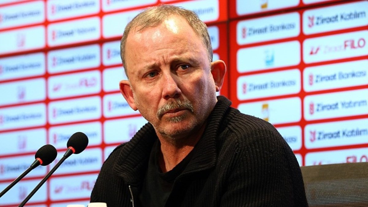 Foreign coach in the agenda! Beşiktaşs candidate for head coach revealed live on air