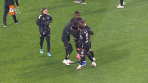 Beşiktaşta Junior Olaitanın duygusal anları!