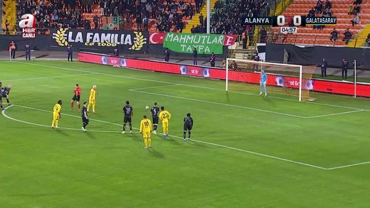 Galatasaray penaltıyla öne geçti! Cimbom Barış Alper Yılmazın golüyle öne geçti.