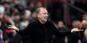 Dolmabahçede istifa sesleri! Beşiktaş taraftarından yönetime ve Sergen Yalçına tepki
