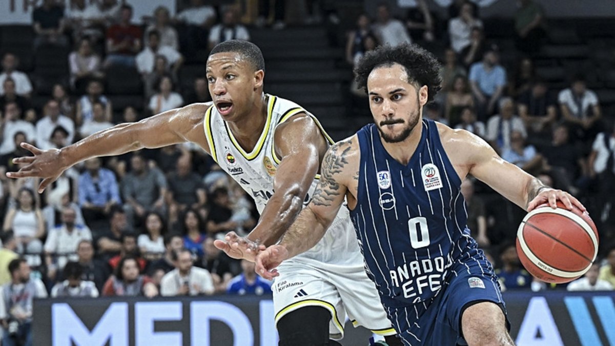 Anadolu Efes, Fenerbahçe Beko karşısında seriye tutundu!