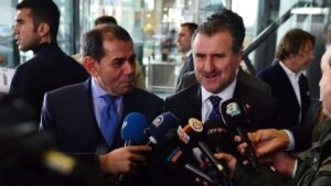 Minister Osman Aşkın Bak congratulates Dursun Özbek