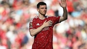 Robertson chooses Tottenham