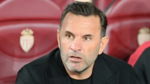 Galatasaraya Transfer Şoku: Yıldız Futbolcu Başka Takımı Seçti!