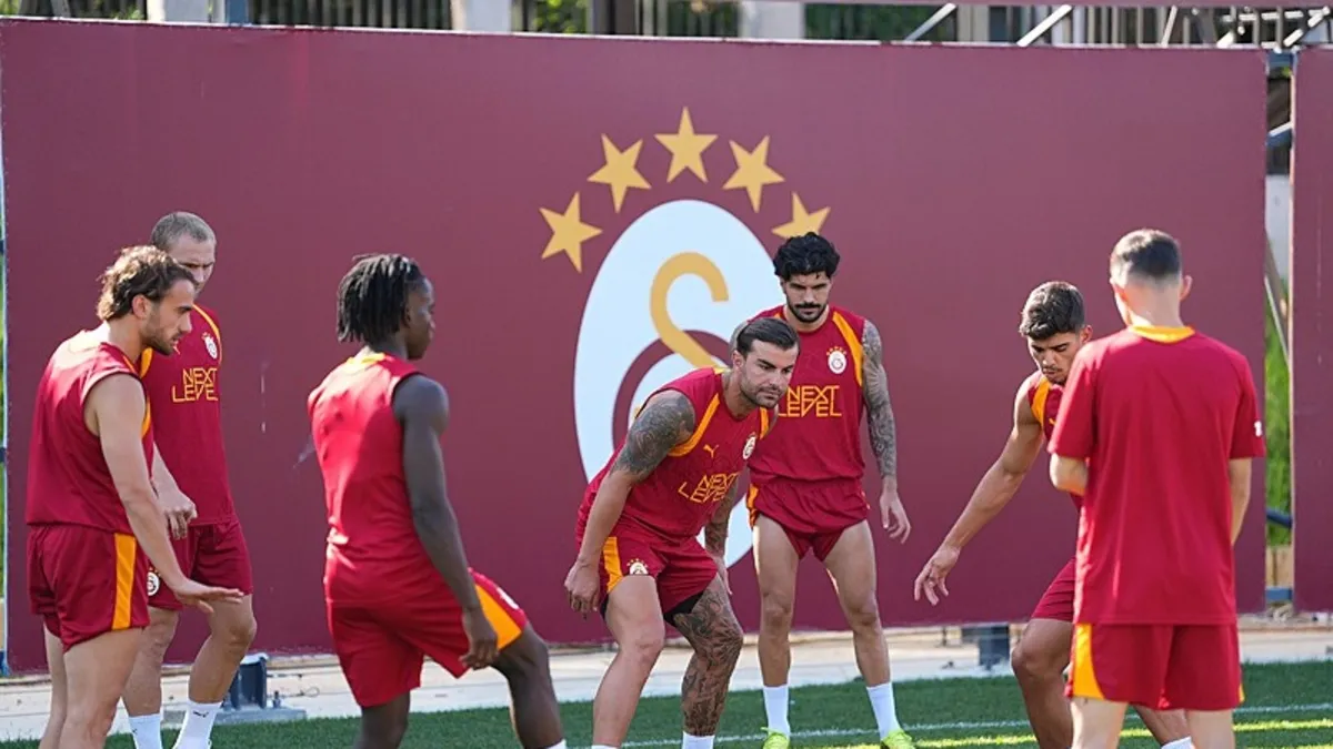 Galatasarayda 10+4 Depremi: İki Oyuncu ile Yollar Ayrılıyor