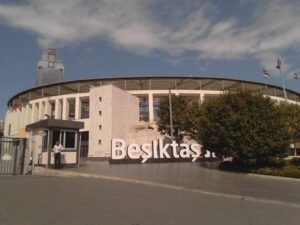Beşiktaş’ta Kale Rekabeti: Doğan Alemdar Kadroda, Nübel İçin Görüşmeler Sürüyor