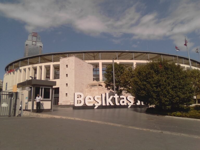 Beşiktaş’tan Çifte Hamle: Mangala için Kiralık Teklif, Trossard’da Arsenal ile Anlaşma