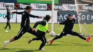 Vlahovic takımdan ayrı çalıştı, Beşiktaş Kocaelispor hazırlıklarını sürdürdü