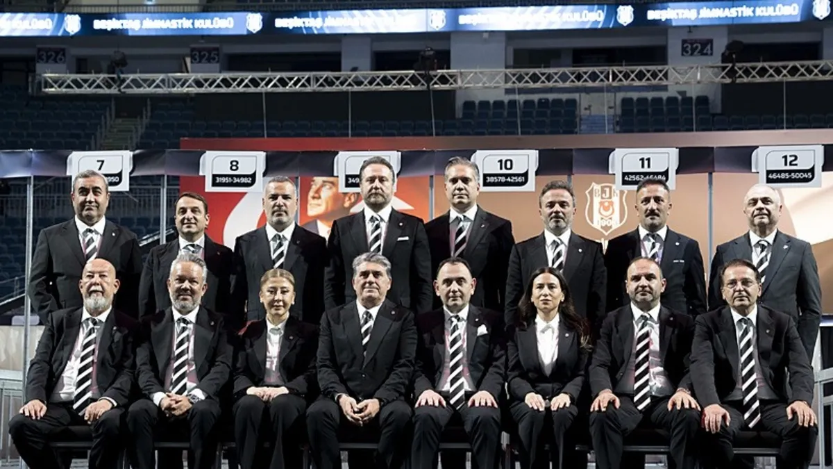 Beşiktaşta Serdal Adalı ve yönetim kurulu üyeleri mazbatalarını aldı