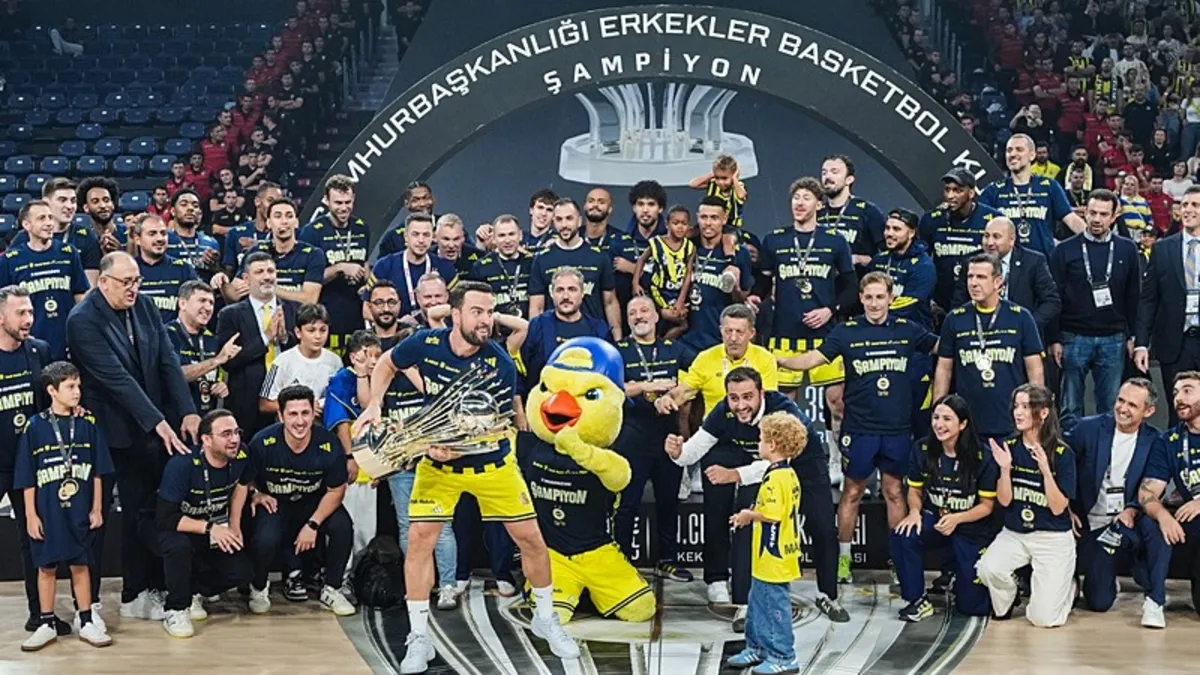 Fenerbahçe, Beşiktaşı yenerek 39. Erkekler Cumhurbaşkanlığı Kupasının sahibi oldu!